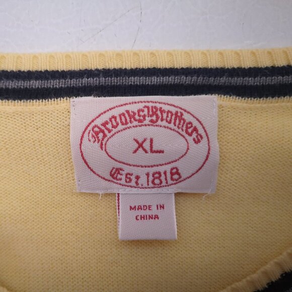 Brooks Brothers Men's Size XL Yellow Lightweight V-neck Sweater - Picture 3 of 9